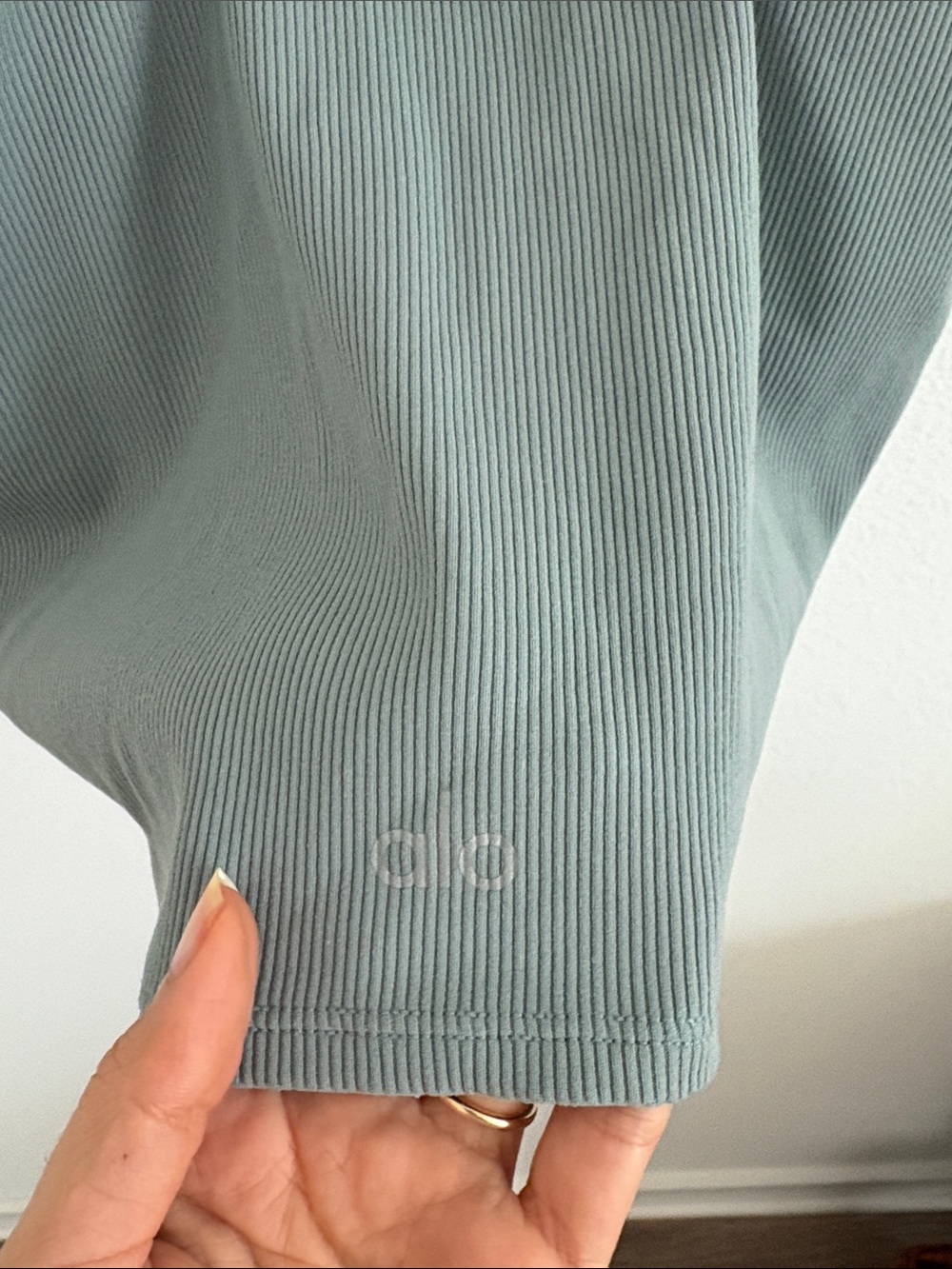 ALO YOGA Goddess ribbed tank size large cosmic blue - Picture 7 of 7